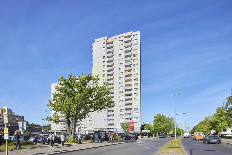 Große 3-Zimmer-Wohnung mit Weitblick und Renovierungsbedarf! — photo 1